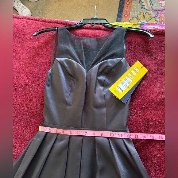 NWT GORGEOUS BLK SHEER FLORAL ILLUSION GOWN SZ 4, 64” LONG W/BUILT IN CRINOLINE - Picture 4 of 10